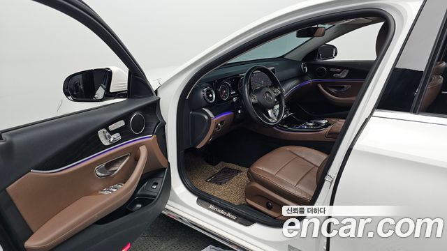 Mercedes-Benz E-Class 2017 — photo 13