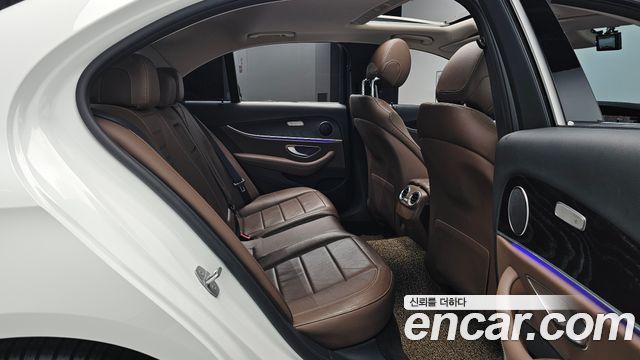 Mercedes-Benz E-Class 2017 — photo 17