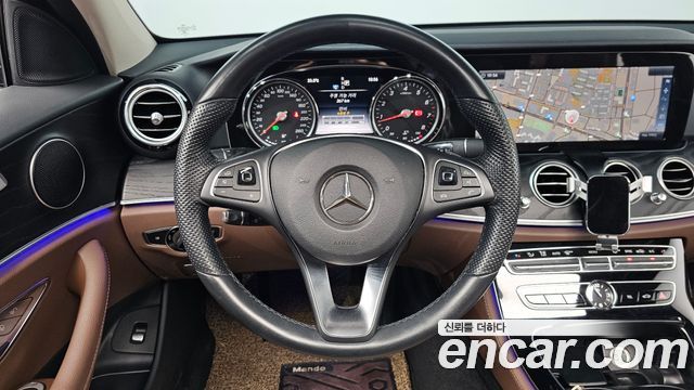 Mercedes-Benz E-Class 2017 — photo 19