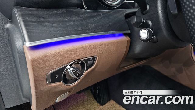 Mercedes-Benz E-Class 2017 — photo 22