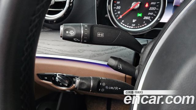 Mercedes-Benz E-Class 2017 — photo 23