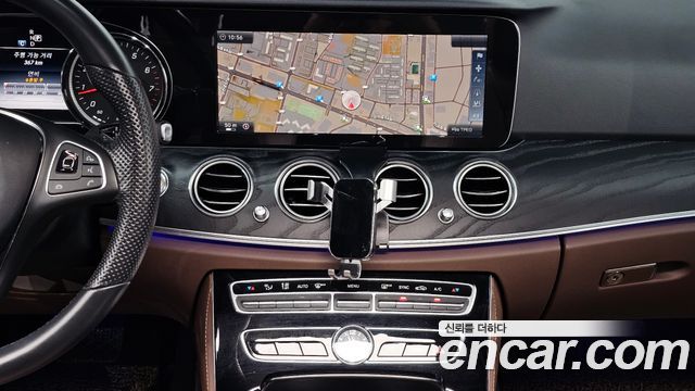 Mercedes-Benz E-Class 2017 — photo 24
