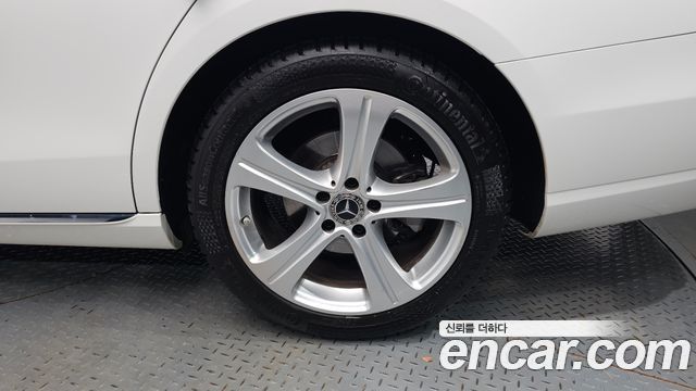 Mercedes-Benz E-Class 2017 — photo 7