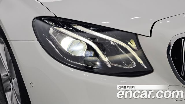 Mercedes-Benz E-Class 2017 — photo 8