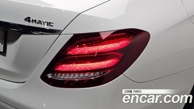 Mercedes-Benz E-Class 2017 — photo 9