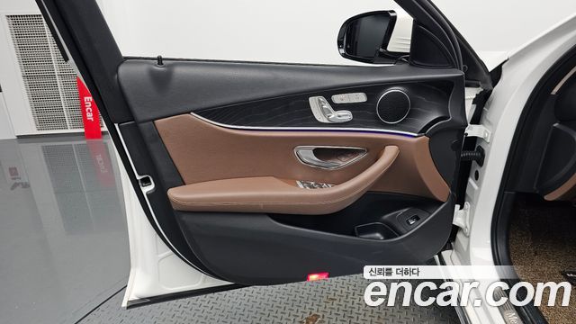 Mercedes-Benz E-Class 2017 — photo 14