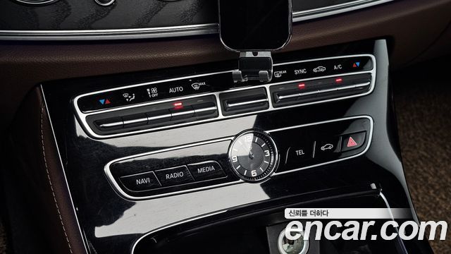 Mercedes-Benz E-Class 2017 — photo 27