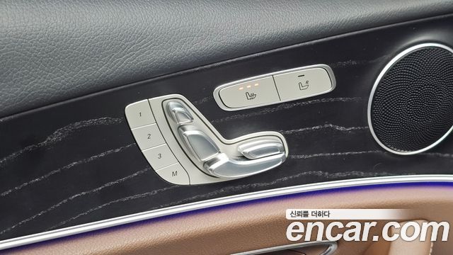 Mercedes-Benz E-Class 2017 — photo 29