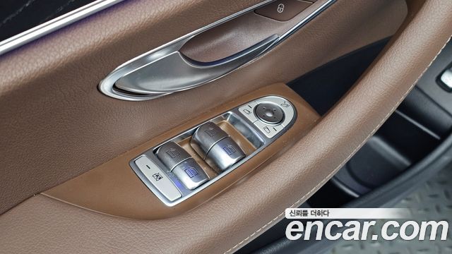 Mercedes-Benz E-Class 2017 — photo 30