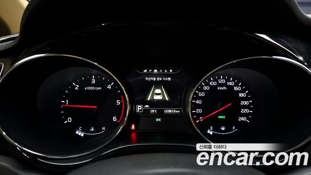 Kia Canival 2016 — photo 11