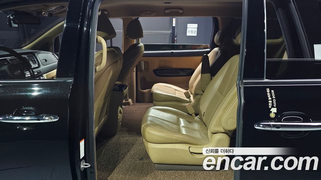 Kia Canival 2016 — photo 18