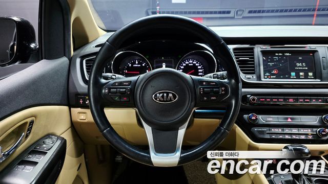Kia Canival 2016 — photo 20