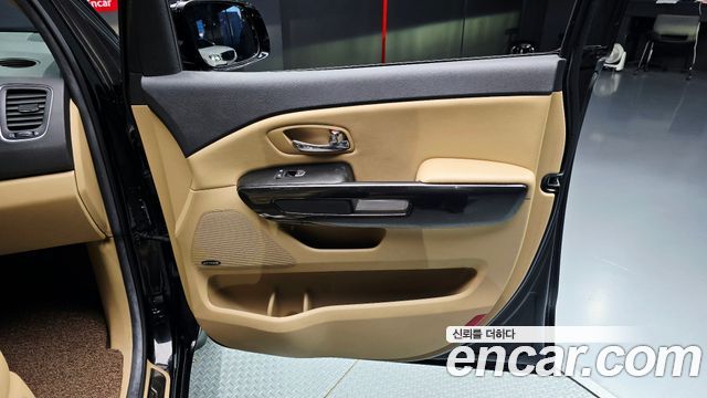 Kia Canival 2016 — photo 15