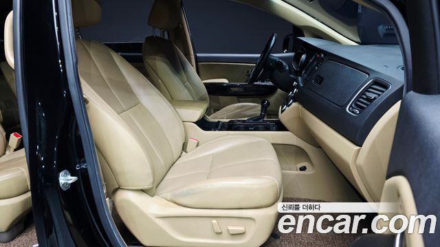 Kia Canival 2016 — photo 16