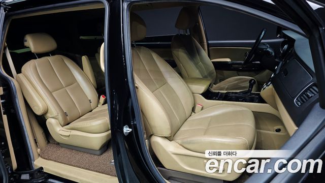 Kia Canival 2016 — photo 27