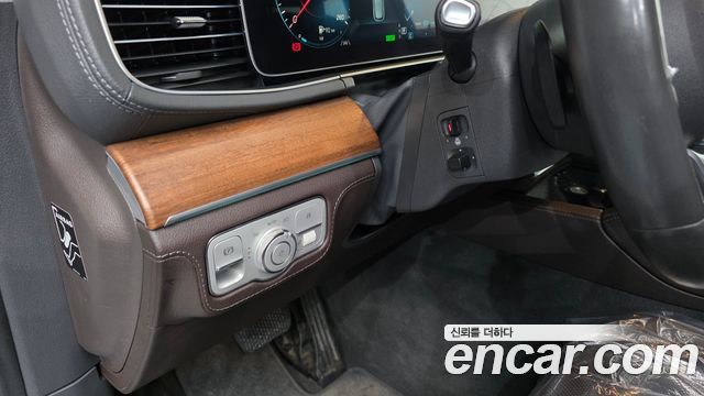 Mercedes-Benz GLE-Class 2019 — photo 24