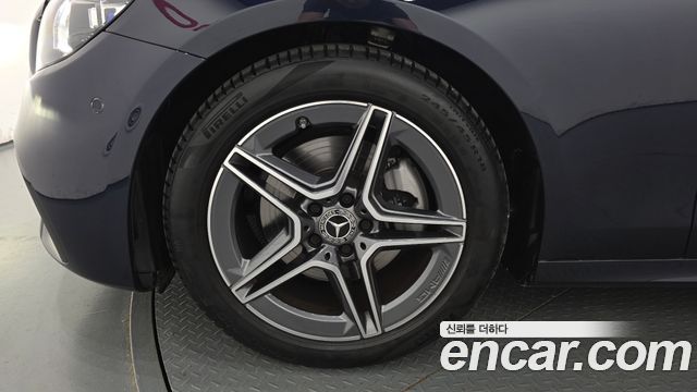 Mercedes-Benz E-Class 2023 — photo 5
