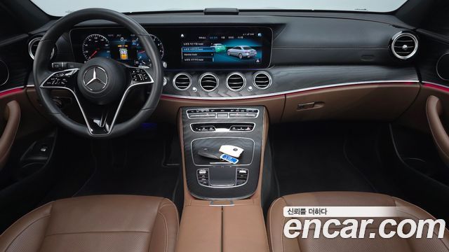 Mercedes-Benz E-Class 2023 — photo 10