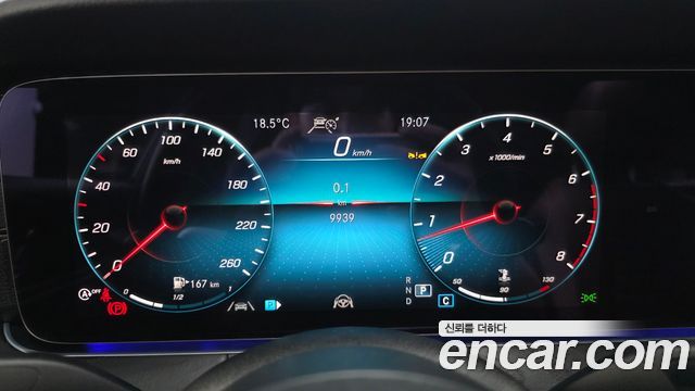 Mercedes-Benz E-Class 2023 — photo 11
