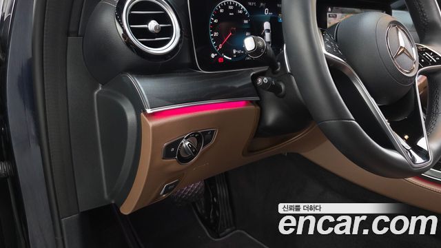 Mercedes-Benz E-Class 2023 — photo 19