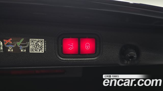 Mercedes-Benz E-Class 2023 — photo 26