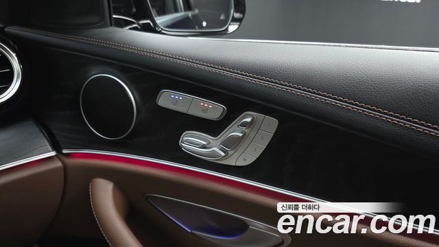 Mercedes-Benz E-Class 2023 — photo 30