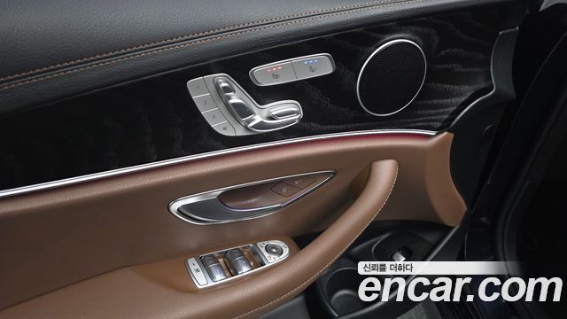 Mercedes-Benz E-Class 2023 — photo 34