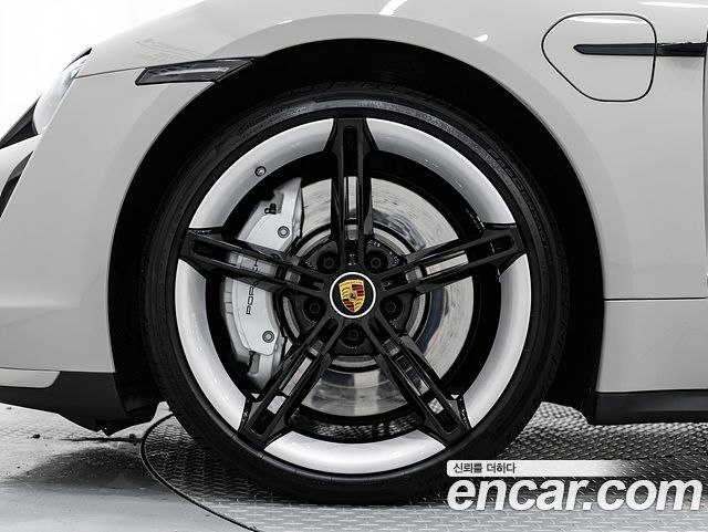 Porsche Taycan 2024 — photo 5