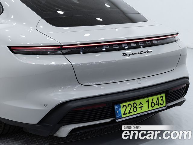 Porsche Taycan 2024 — photo 12