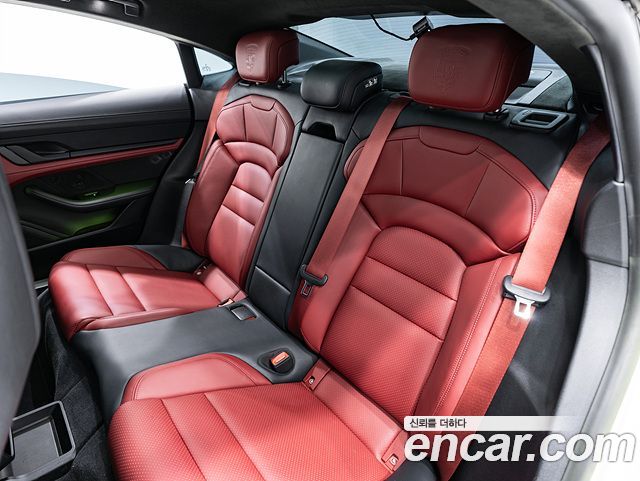 Porsche Taycan 2024 — photo 17