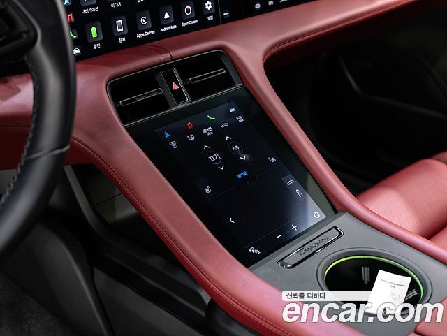 Porsche Taycan 2024 — photo 18