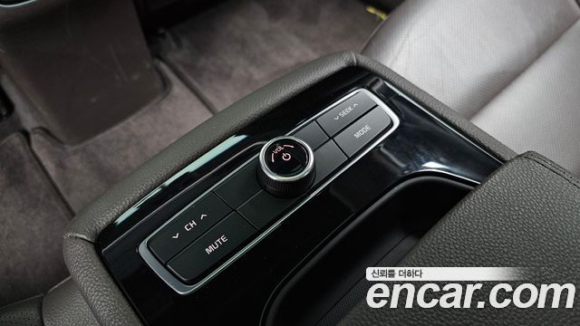Kia K7 2017 — photo 25