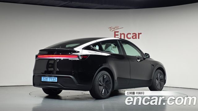Tesla Model Y 2027 — photo 2
