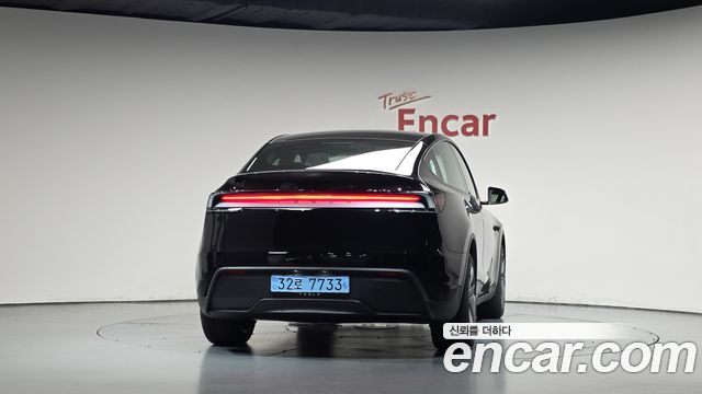 Tesla Model Y 2027 — photo 4