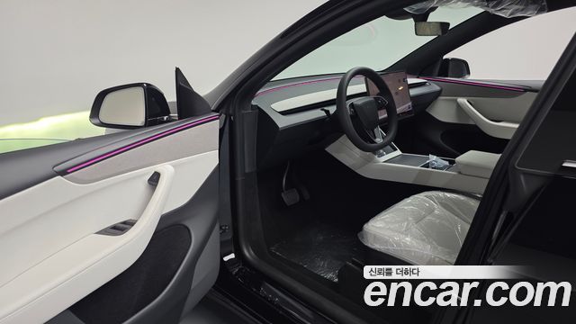 Tesla Model Y 2027 — photo 13