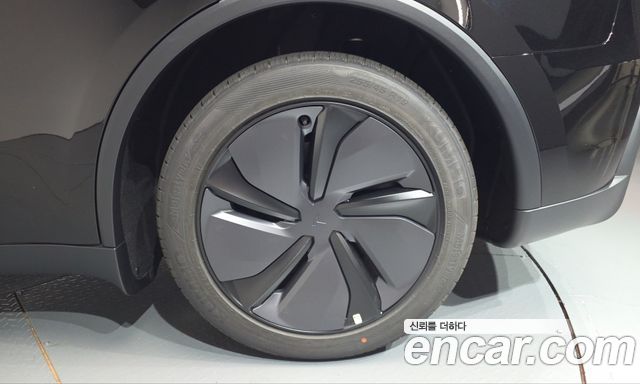 Tesla Model Y 2027 — photo 7