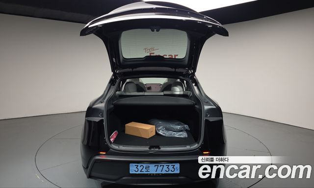 Tesla Model Y 2027 — photo 30