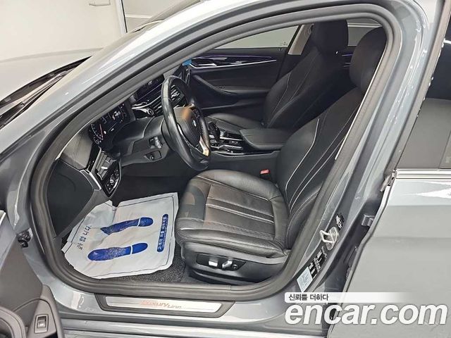 BMW 5-Series 2019 — photo 11