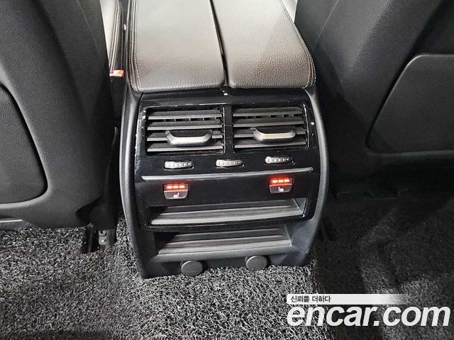 BMW 5-Series 2019 — photo 13