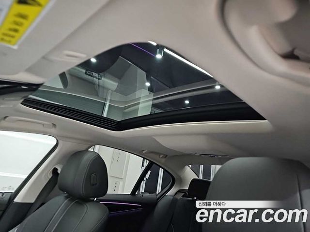 BMW 5-Series 2019 — photo 14