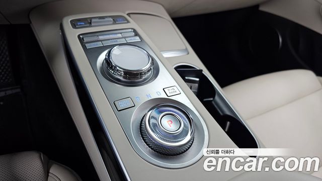 Genesis GV70 2023 — photo 12