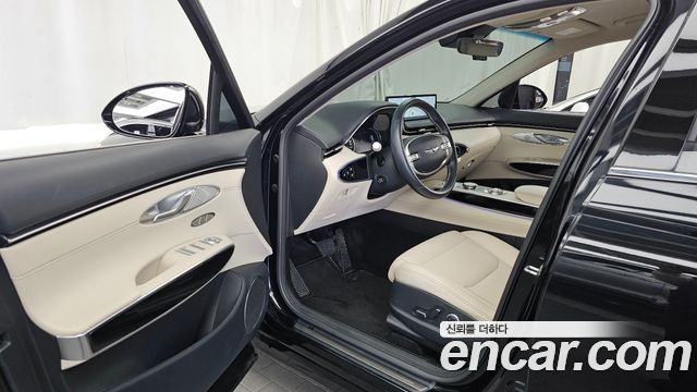 Genesis GV70 2023 — photo 13