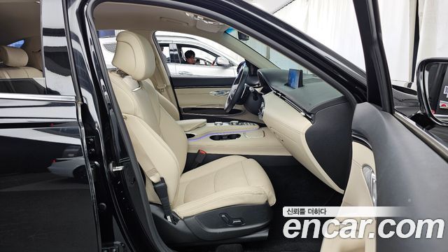 Genesis GV70 2023 — photo 17