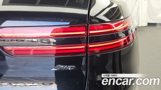 Genesis GV70 2023 — photo 9