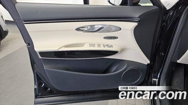 Genesis GV70 2023 — photo 14