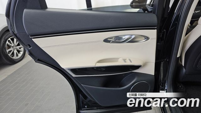 Genesis GV70 2023 — photo 15
