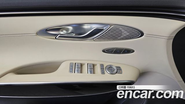 Genesis GV70 2023 — photo 27