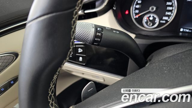 Genesis GV70 2023 — photo 28