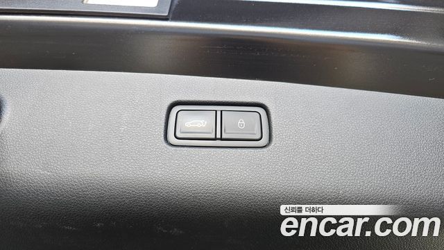 Genesis GV70 2023 — photo 31