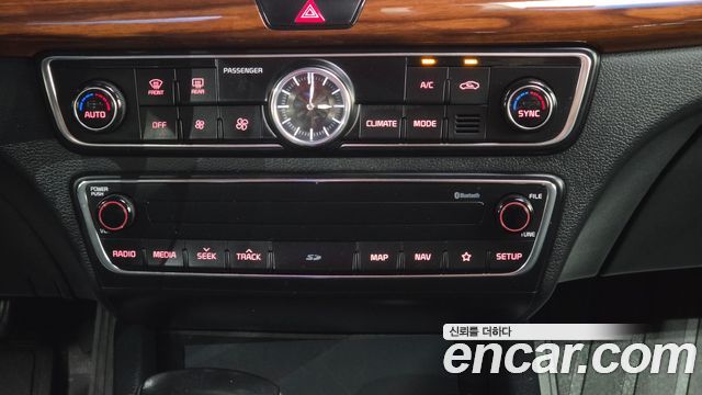 Kia K7 2017 — photo 15